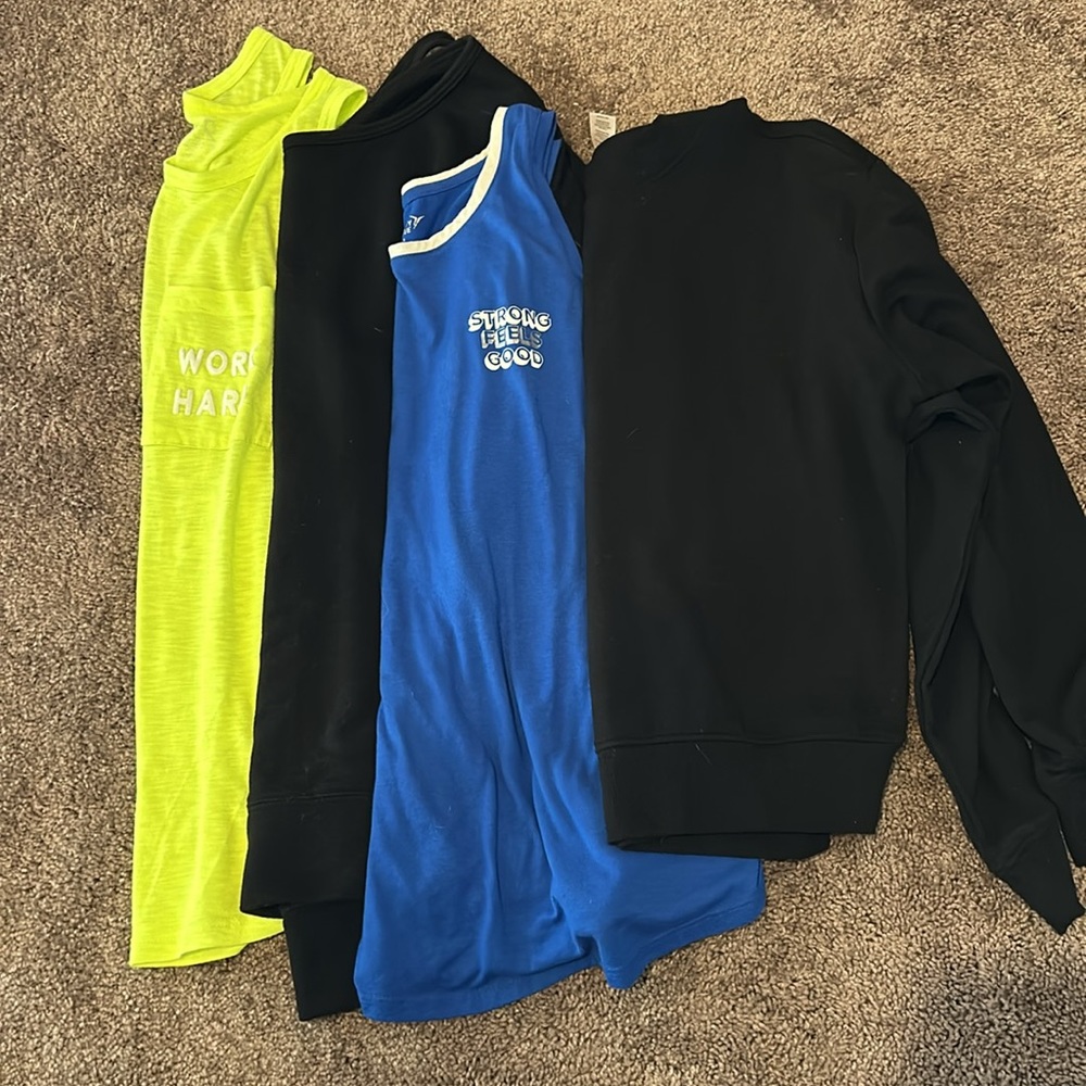 Old navy active & 90 degrees athletic size small top bundle!!